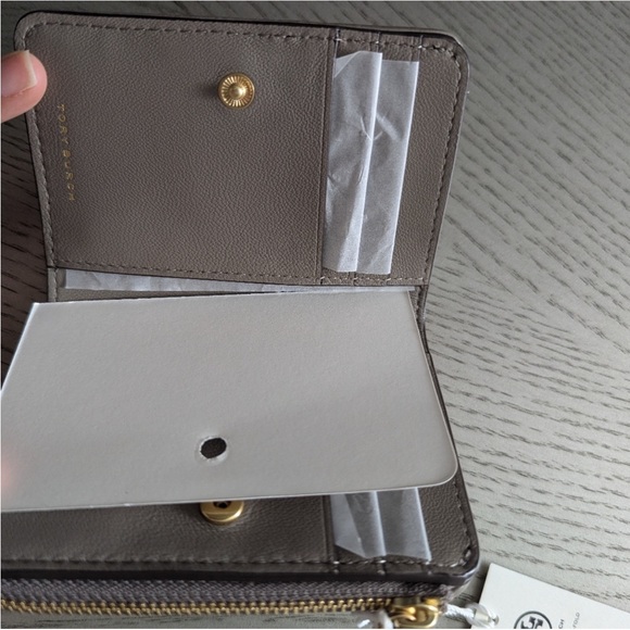 Tory Burch Kira Chevron Bi-Fold Wallet - Picture 7 of 8